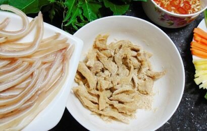 Hướng dẫn cách làm nem tai trộn thính cuốn lá sung cực ngon cho bữa nhậu tuyệt vời Hướng dẫn cách làm nem tai trộn thính cuốn lá sung cực ngon cho bữa nhậu tuyệt vời