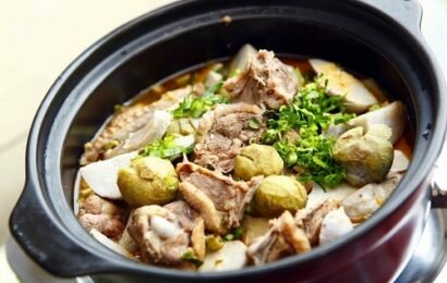 Cách làm vịt om sấu chua ngon, đậm đà hương vị Hà Nội