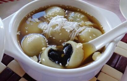 Cách làm bánh trôi vừng đen đơn giản càng ăn càng ngon cho Tết Hàn thực