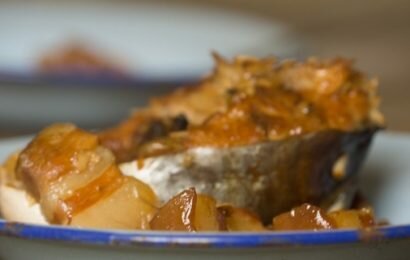 Hướng dẫn cách làm cá chép kho tộ ngọt mặn hài hòa cực đưa cơm Hướng dẫn cách làm cá chép kho tộ ngọt mặn hài hòa cực đưa cơm