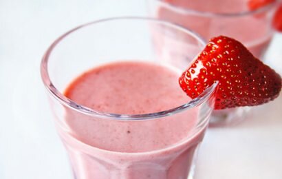 Cách làm sinh tố dâu tây giúp giải khát cho cả gia đình