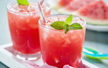 Mê mẩn với cách làm sinh tố dưa hấu sữa chua ngon bổ rẻ Mê mẩn với cách làm sinh tố dưa hấu sữa chua ngon bổ rẻ