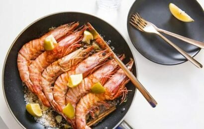 Ngon tuyệt cú mèo với cách làm tôm nướng muối chuẩn công thức nhà hàng