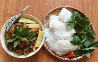 Hít hà mùi thơm đặc trưng với cách nấu bún thịt chó tuyệt đỉnh cho bữa nhậu