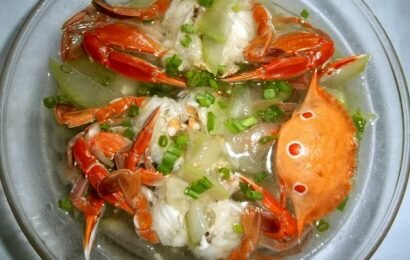 Giải nhiệt cuối tuần với món canh cua biển nấu bầu thơm mát, bổ dưỡng Giải nhiệt cuối tuần với món canh cua biển nấu bầu thơm mát, bổ dưỡng