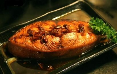 Cách kho cá hồi ngon tuyệt cú mèo, ăn là nghiền Cách kho cá hồi ngon tuyệt cú mèo, ăn là nghiền
