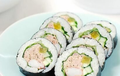 Cách làm kimbap cá ngừ đậm đà hương vị đặc trưng Cách làm kimbap cá ngừ đậm đà hương vị đặc trưng