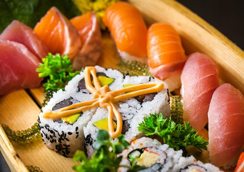 Cách làm sushi cá ngừ nhìn thì đã mắt, ăn thì tuyệt ngon 3