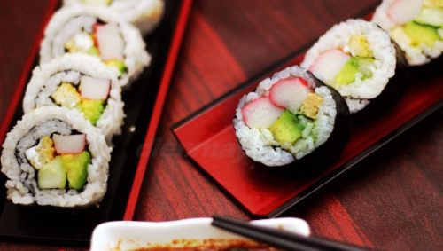 Cách làm sushi cho bé ăn ngon chóng lớn 5