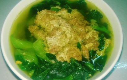 Trổ tài canh cua nấu với mướp hương chồng chan vợ húp gật đầu khen ngon Trổ tài canh cua nấu với mướp hương chồng chan vợ húp gật đầu khen ngon