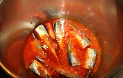 Cách kho cá thu Nhật với cà chua đơn giản mà ngon không cưỡng nổi Cách kho cá thu Nhật với cà chua đơn giản mà ngon không cưỡng nổi