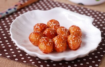 Trứng cút chiên sốt chua ngọt đậm đà, đưa cơm Trứng cút chiên sốt chua ngọt đậm đà, đưa cơm