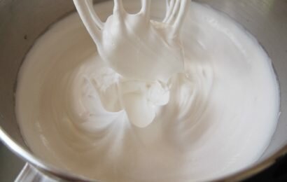 Cách đánh trứng làm bánh bông lan không cần máy đánh trứng Cách đánh trứng làm bánh bông lan không cần máy đánh trứng