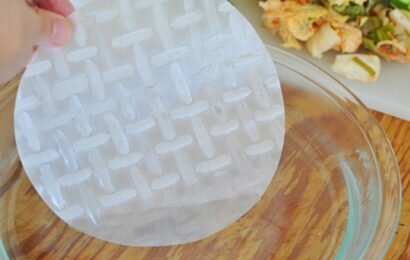 Hướng dẫn cách cuốn bánh đa nem không lo rách, không lo bị xấu
