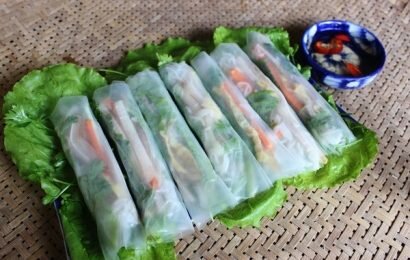 Món cuốn từ bánh đa nem ăn sống chẳng những ngon mà còn thanh mát