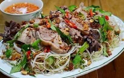 Cách làm nộm vịt hoa chuối giòn ngon cho ngày cuối tuần