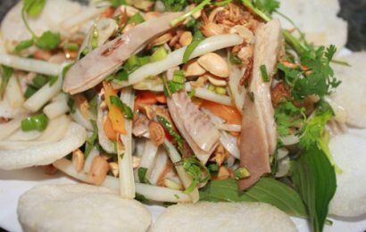 Cách làm gỏi bao tử ngó sen đơn giản đãi cả nhà