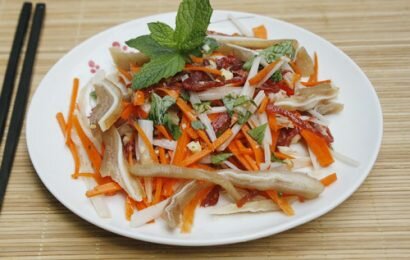Mách bạn cách làm gỏi ngó sen tai heo chuẩn nhất