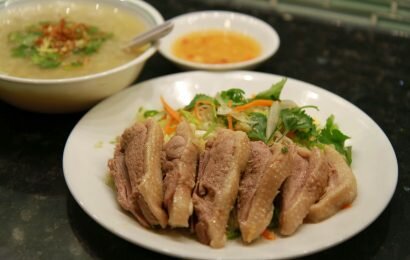 Hướng dẫn cách làm gỏi vịt rau muống ngon ngây ngất