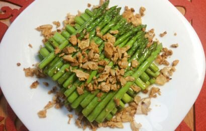 Thơm ngon giòn sần sật với cách làm măng tây xào tỏi Thơm ngon giòn sần sật với cách làm măng tây xào tỏi