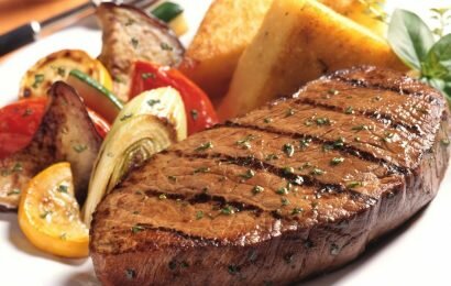 Thêm 1 cách làm bò bít tết kiểu mới vô cùng hấp dẫn cho Tết dương 2018 Thêm 1 cách làm bò bít tết kiểu mới vô cùng hấp dẫn cho Tết dương 2018