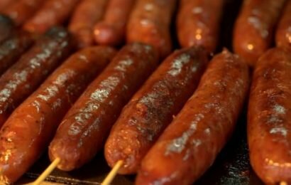 Mách bạn cách làm lạp xưởng Tây Bắc ngon đúng vị vùng cao Mách bạn cách làm lạp xưởng Tây Bắc ngon đúng vị vùng cao