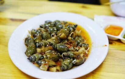 Bất ngờ với cách làm ốc cà na xào bơ kiểu mới