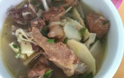 Mách bạn cách làm vịt om măng chua ngon chuẩn kiểu nhà hàng