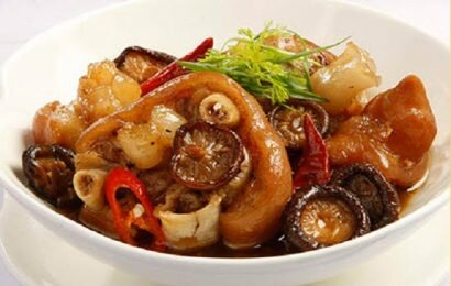 Chân giò hầm nấm đông cô món ăn ngon bổ dưỡng Chân giò hầm nấm đông cô món ăn ngon bổ dưỡng
