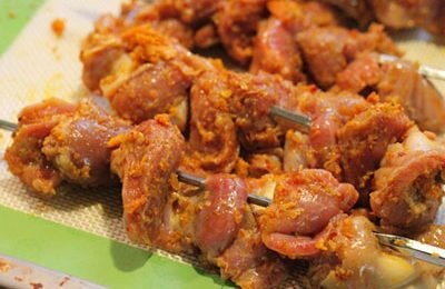 Cách ướp gà nướng sa tế bằng que xiên đơn giản nhất