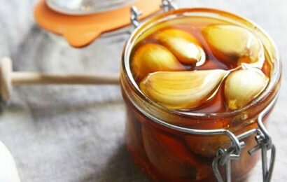 Cách ngâm rượu tỏi mật ong được coi là thần dược dễ làm tại nhà Cách ngâm rượu tỏi mật ong được coi là thần dược dễ làm tại nhà