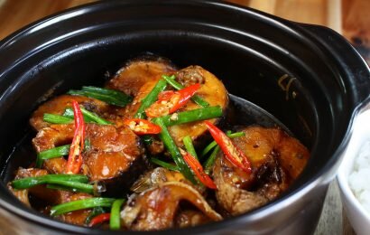 Vào bếp trổ tài với cách ướp cá kho tộ ngon đúng điệu Vào bếp trổ tài với cách ướp cá kho tộ ngon đúng điệu