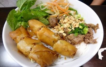 Bữa sáng ngon miệng với cách làm bún chả giò ngon Bữa sáng ngon miệng với cách làm bún chả giò ngon