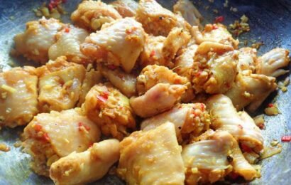 Cách ướp thịt gà kho sao cho ngấm gia vị Cách ướp thịt gà kho sao cho ngấm gia vị