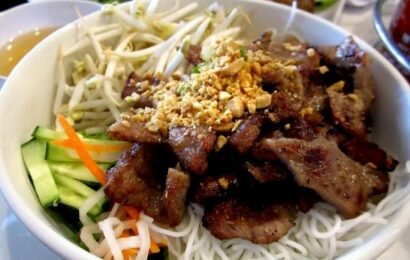 Cách làm bún trộn thịt nướng cực ngon ngay tại nhà Cách làm bún trộn thịt nướng cực ngon ngay tại nhà