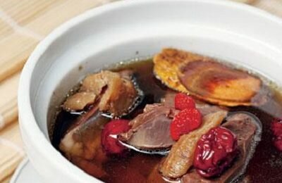 Mách bạn cách hầm tim lợn thuốc bắc cực bổ dưỡng