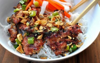 Học cách làm bún thịt nướng miền Trung với hương vị lạ miệng Học cách làm bún thịt nướng miền Trung với hương vị lạ miệng