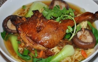 Cách làm món vịt hầm thuốc Bắc bổ dưỡng tại nhà