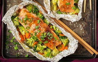 Món cá hồi nướng giấy bạc thơm ngon và bổ dưỡng Món cá hồi nướng giấy bạc thơm ngon và bổ dưỡng