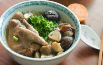 Giới thiệu cách hầm chim bồ câu hạt sen cho bà bầu cực đơn giản Giới thiệu cách hầm chim bồ câu hạt sen cho bà bầu cực đơn giản