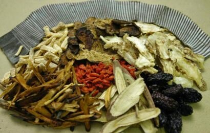Cùng học cách ngâm rượu thuốc Bắc để bảo vệ sức khỏe gia đình bạn