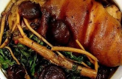 Món móng giò hầm thuốc Bắc ngon đậm đà hương vị