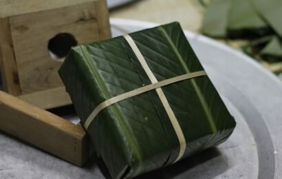 Học ngay cách gấp lá gói bánh chưng bằng khuôn đơn giản hơn cho bạn Học ngay cách gấp lá gói bánh chưng bằng khuôn đơn giản hơn cho bạn