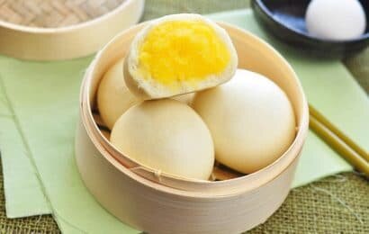 Cách làm bánh bao nhân trứng sữa thơm ngon đơn giản cho bữa sáng