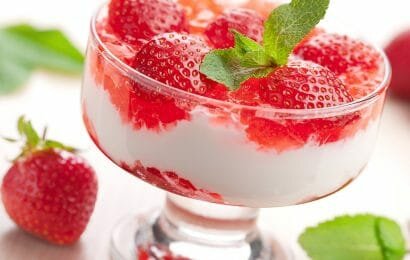 Vào bếp trổ tài cùng cách làm kem siro dâu đá bào ăn là nghiền Vào bếp trổ tài cùng cách làm kem siro dâu đá bào ăn là nghiền