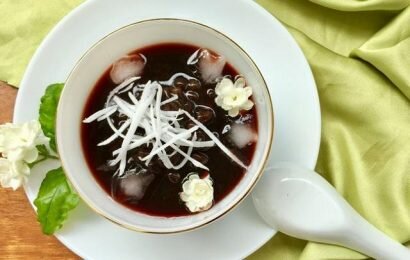 Hướng dẫn cách làm chè bí ngô đậu đen ngon ngọt mát cho mùa hè Hướng dẫn cách làm chè bí ngô đậu đen ngon ngọt mát cho mùa hè