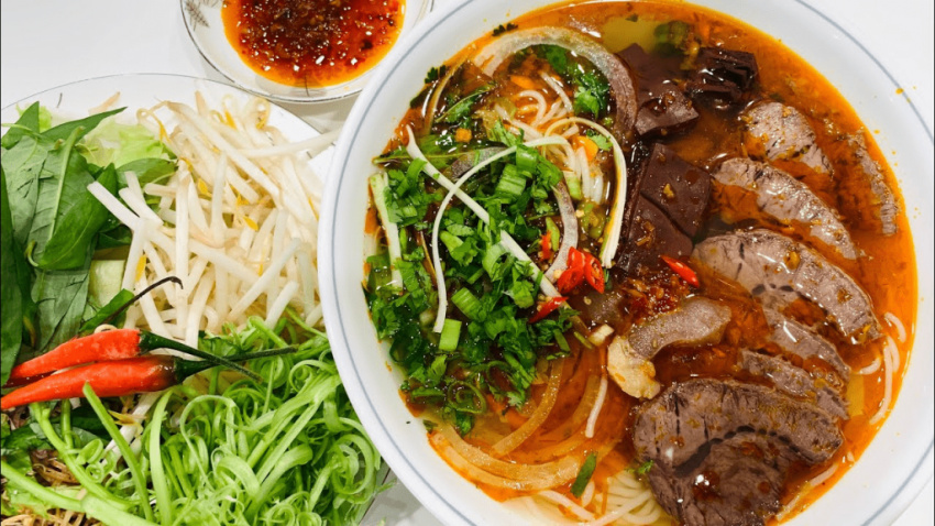 image bun bo hue niem tu hao cua nguoi dan hue 165384128074552 Em Vào Bếp