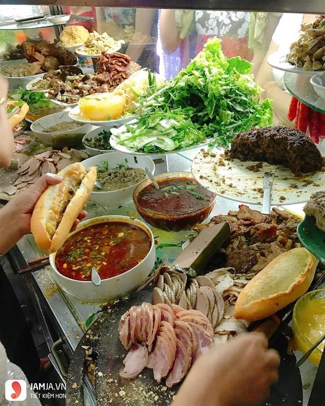 image kham pha am thuc hoi an va bi quyet lam nuoc sot banh mi phuong 165623727713769 Em Vào Bếp