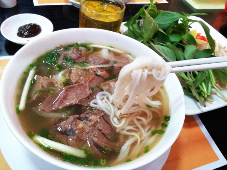 image tong hop 25 quan pho ngon o can tho dam da huong vi viet 165569964297025 Em Vào Bếp