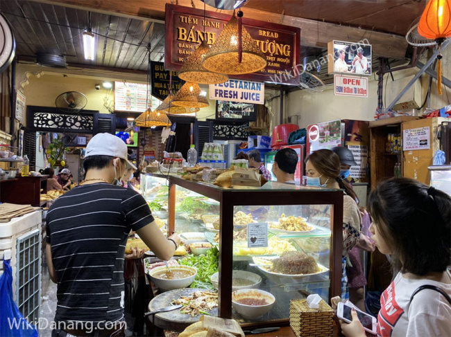 image banh mi phuong hoi an noi tieng nhat hoi an mua phai xep hang 165794905274178 Em Vào Bếp